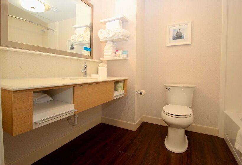 Отель Hampton Inn Suffolk