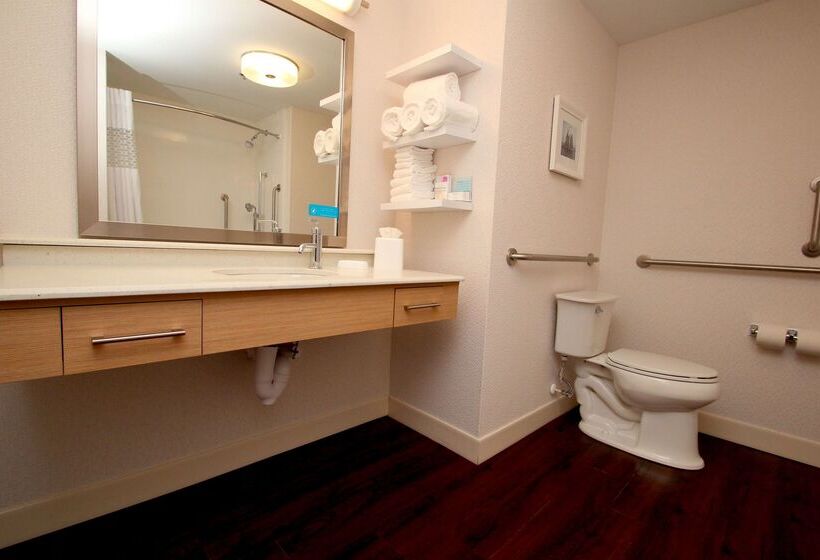 Отель Hampton Inn Suffolk