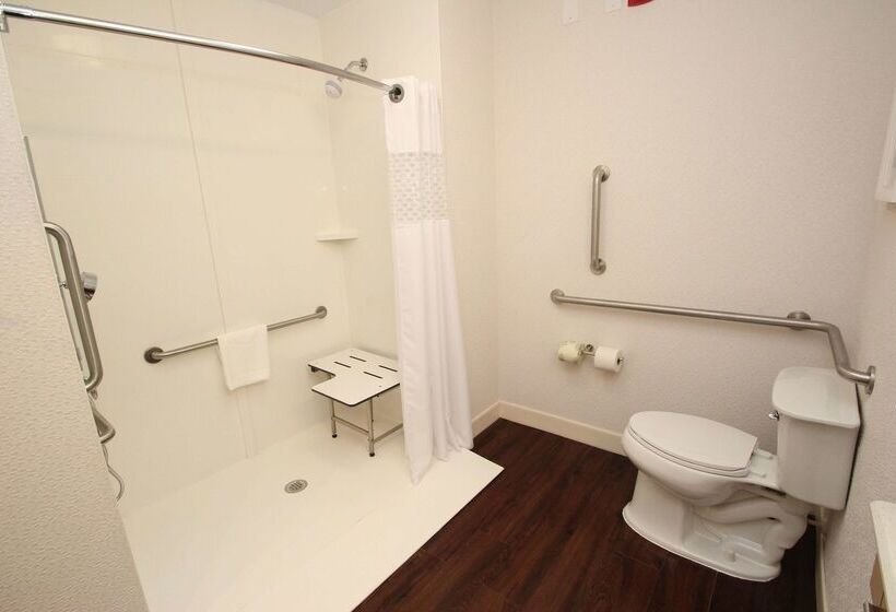 Отель Hampton Inn Suffolk