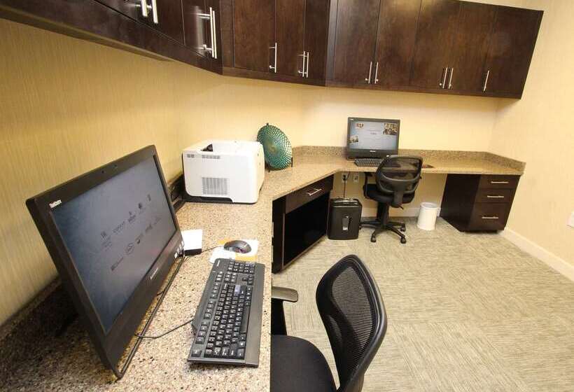 Отель Hampton Inn Suffolk