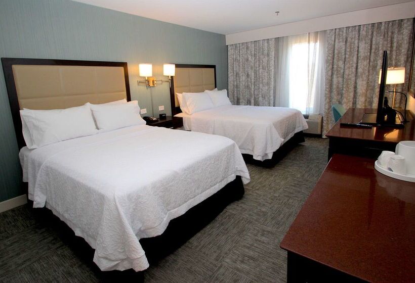 Отель Hampton Inn Suffolk