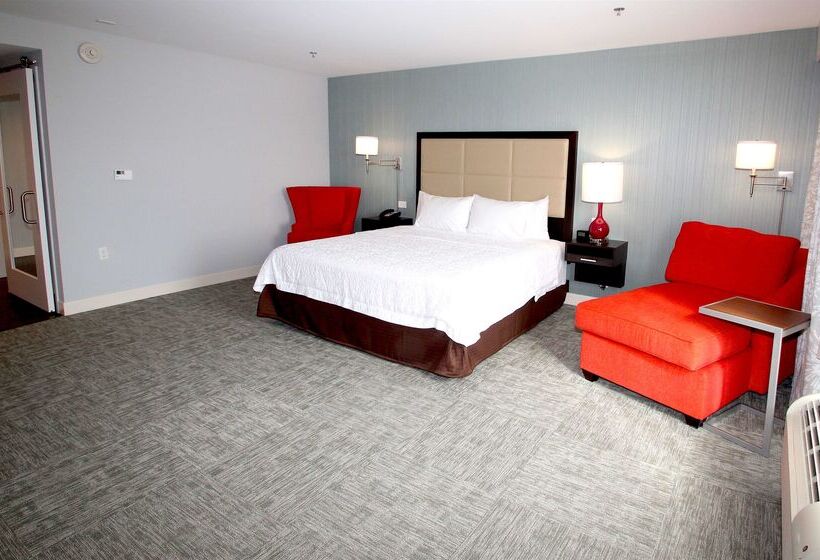 Отель Hampton Inn Suffolk