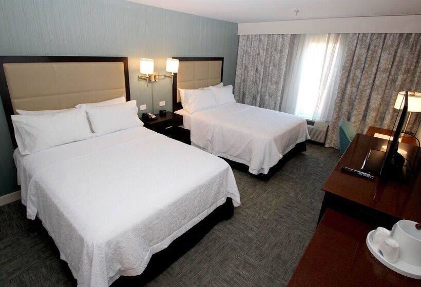 Отель Hampton Inn Suffolk