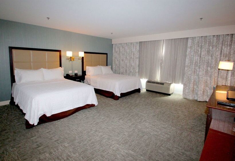 Отель Hampton Inn Suffolk