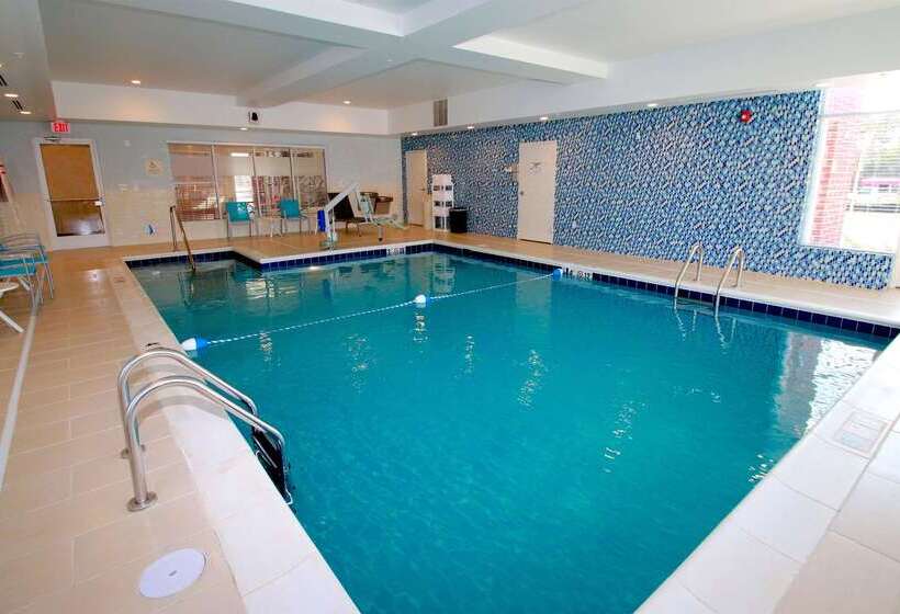 Отель Hampton Inn Suffolk