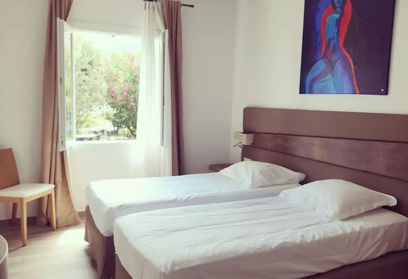 Отель Hôtel & Restaurant Les Mouettes