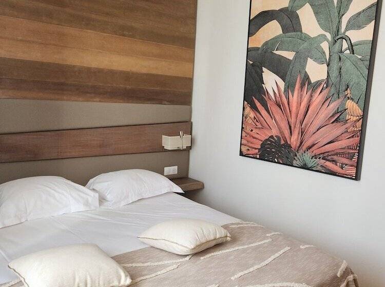 Отель Hôtel & Restaurant Les Mouettes