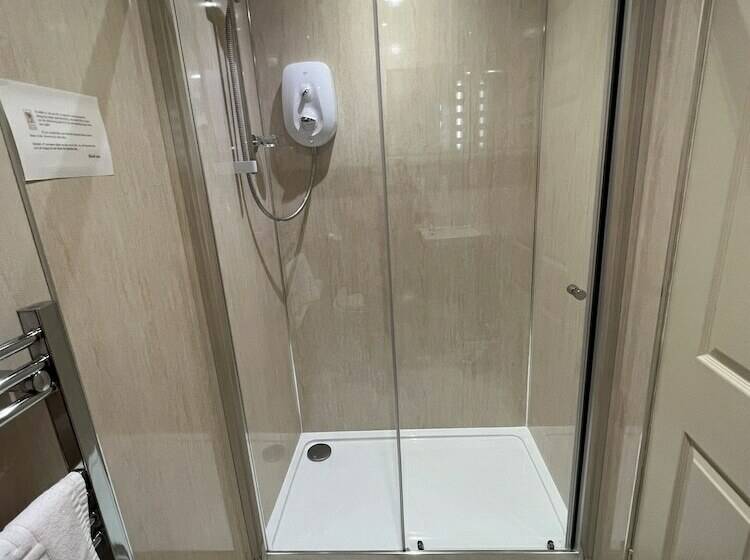 فندق Links Lets Room Only