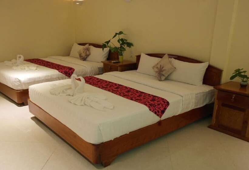 호텔 Lux Star Town