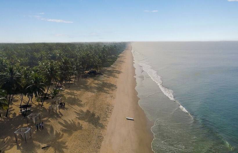 ホテル Malabar Ocean Front Resort & Spa