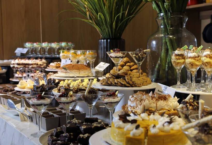 Midori Clark Hotel And Casino