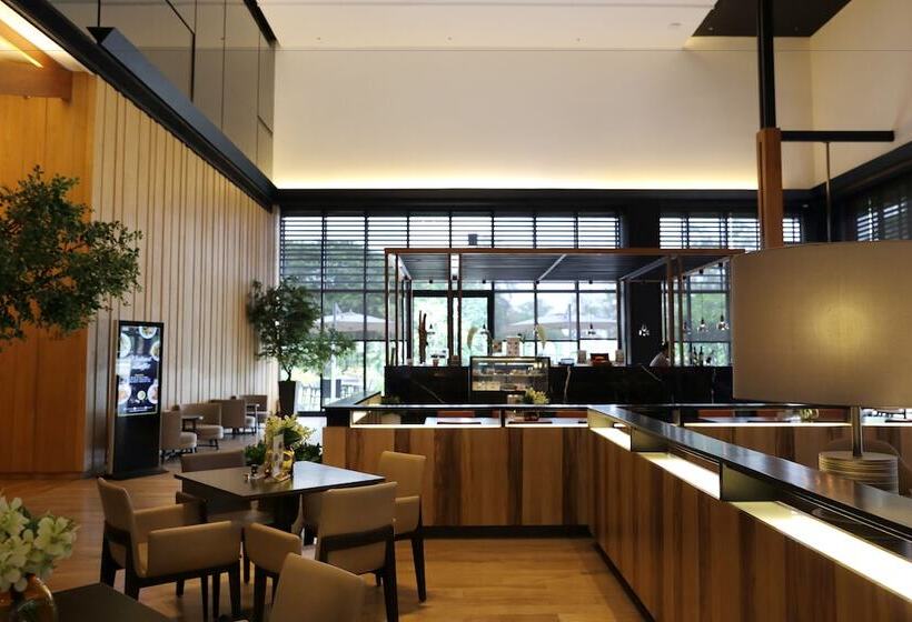 Midori Clark Hotel And Casino