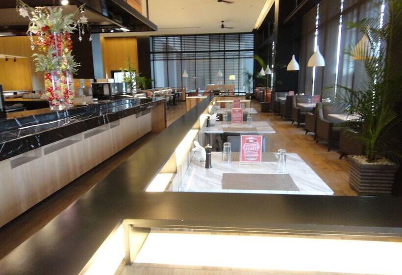 Midori Clark Hotel And Casino