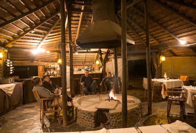 בית מלון כפרי Mziki Safari Lodge