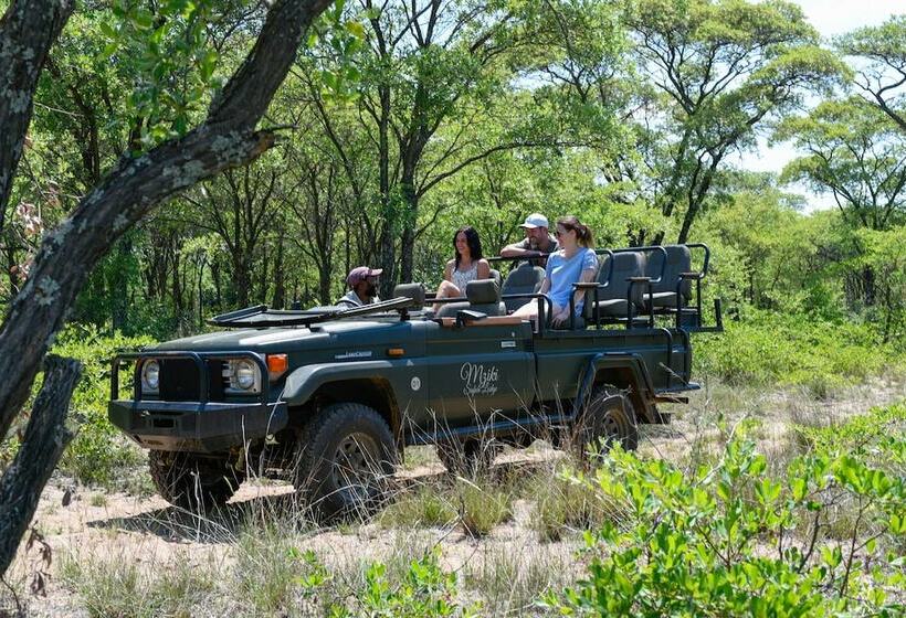 בית מלון כפרי Mziki Safari Lodge