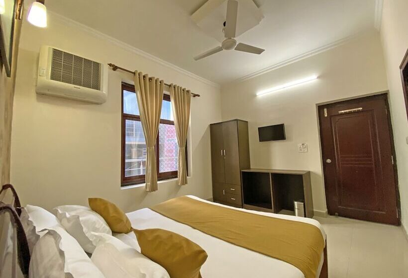 ホテル Nirvana Palace