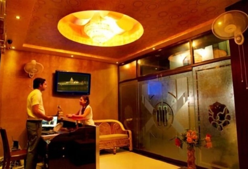 ホテル Nirvana Palace