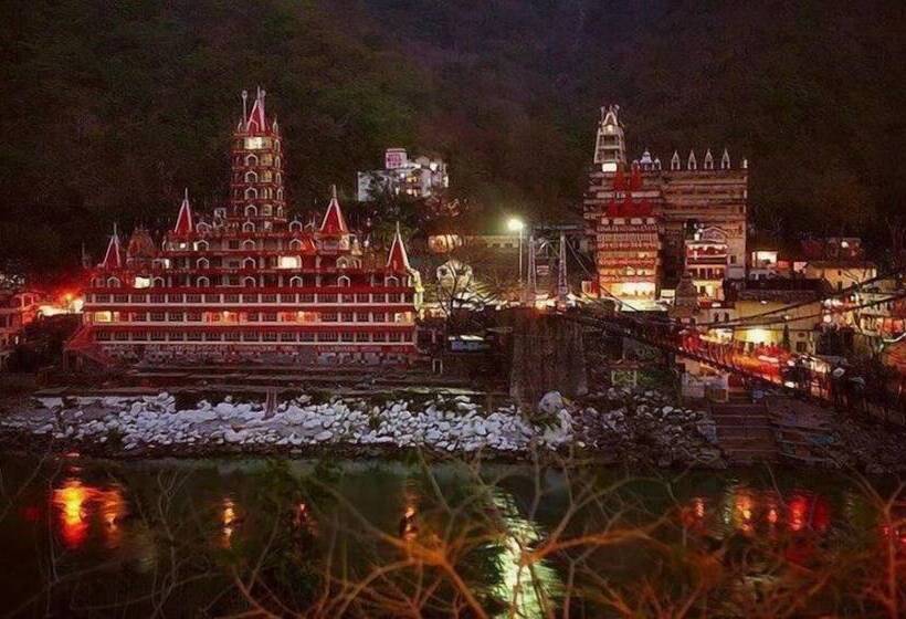 ホテル Nirvana Palace