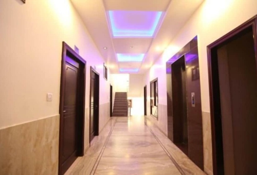 ホテル Nirvana Palace