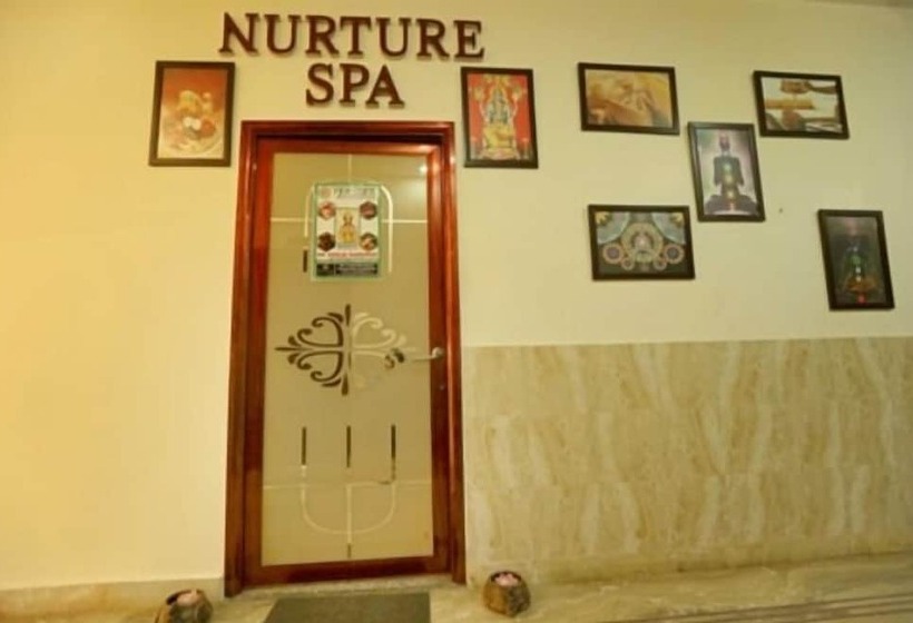 ホテル Nirvana Palace