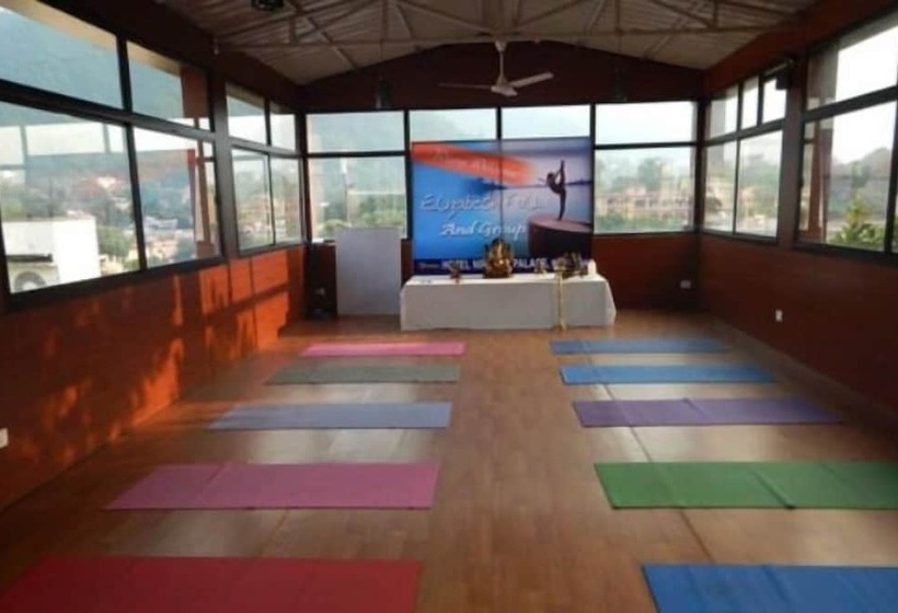 ホテル Nirvana Palace