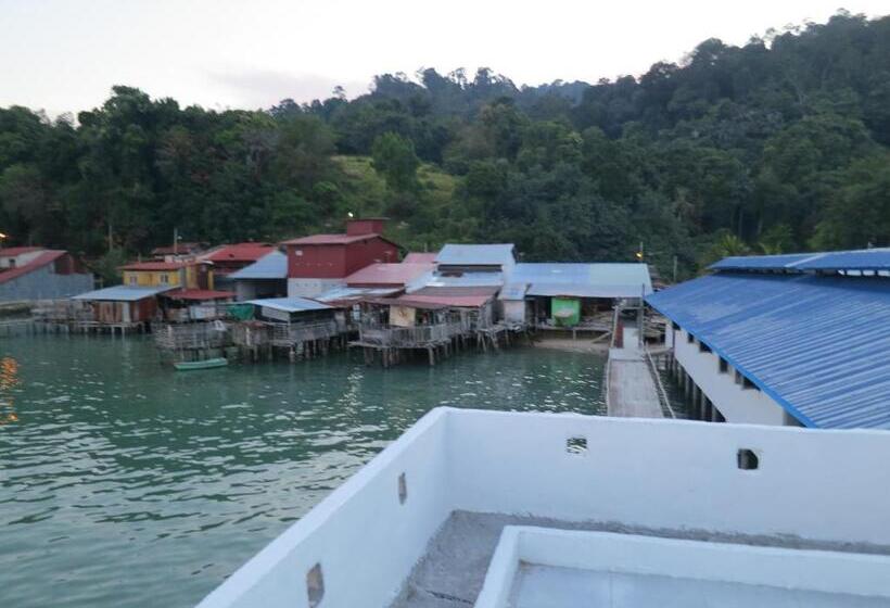 בית מלון כפרי Pangkor Fish House