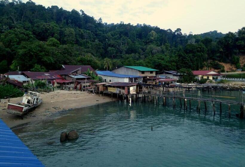 בית מלון כפרי Pangkor Fish House