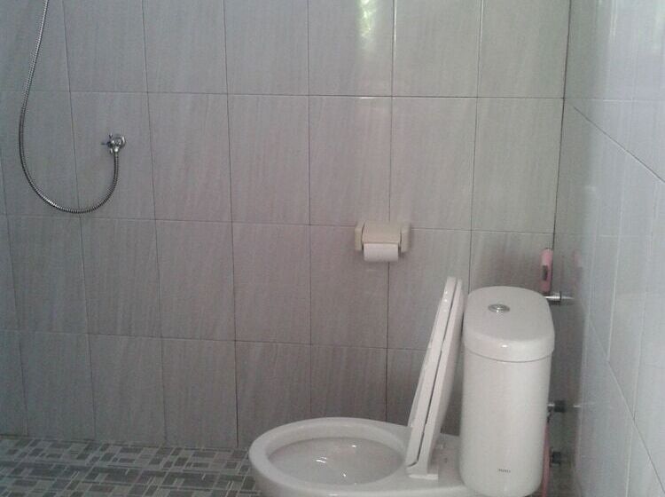 호텔 Putri Homestay