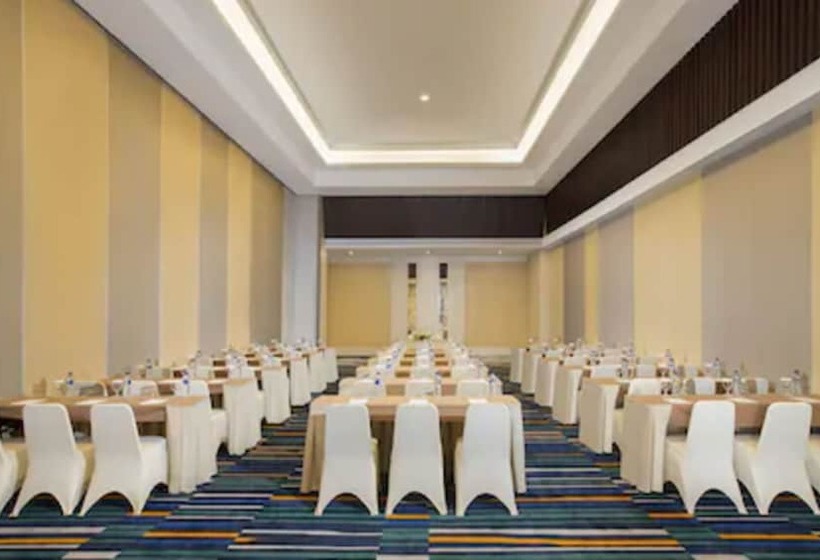 בית מלון כפרי Santika Pekalongan