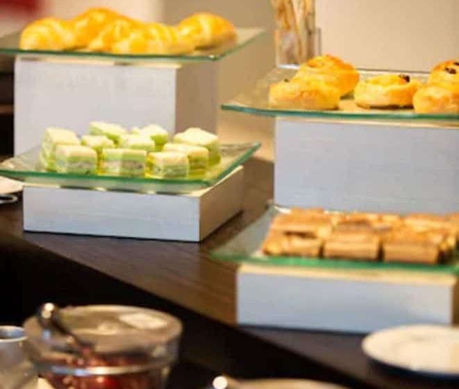 בית מלון כפרי Santika Pekalongan