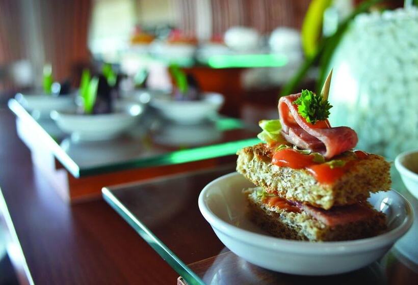 בית מלון כפרי Santika Pekalongan