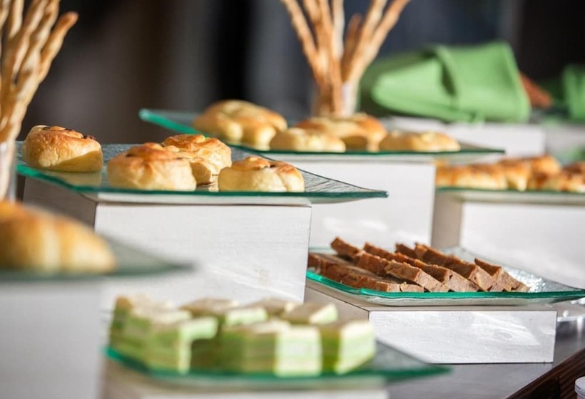 בית מלון כפרי Santika Pekalongan