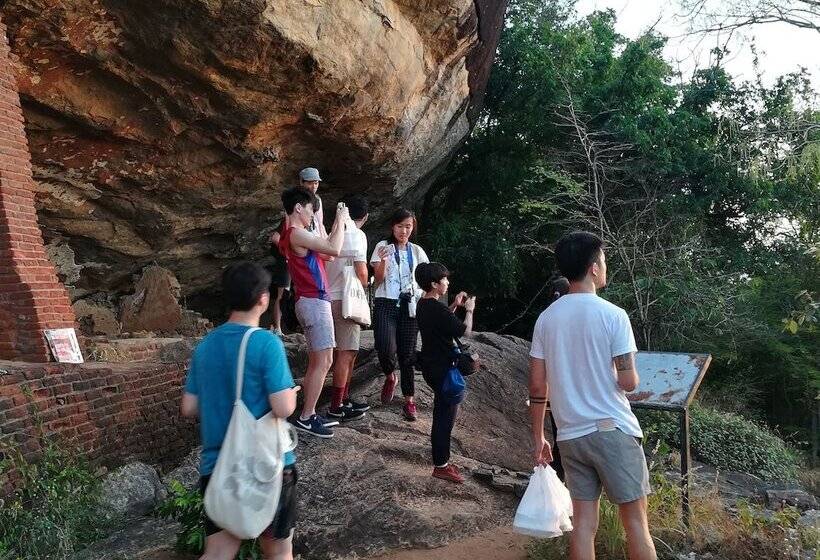 Отель Sisira Natural Lodge Sigiriya