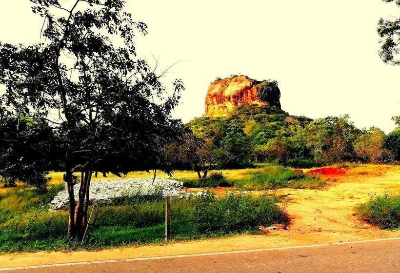 Отель Sisira Natural Lodge Sigiriya
