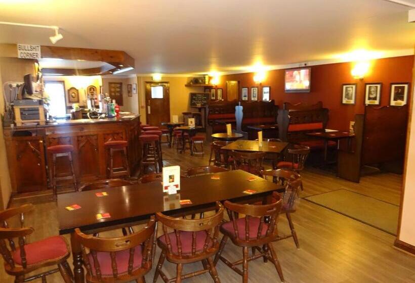 בית מלון כפרי St. Cyrus Village Inn