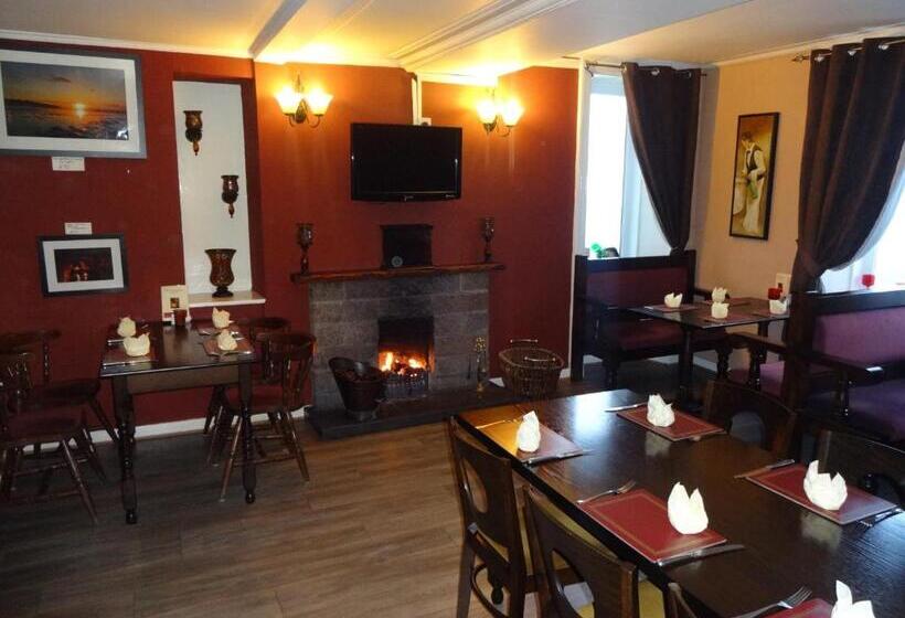 בית מלון כפרי St. Cyrus Village Inn