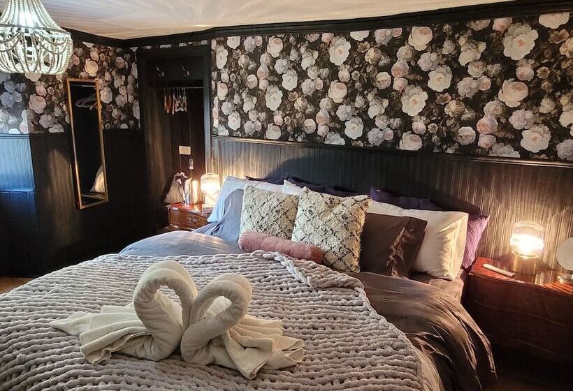 Отель The Bruce Inn