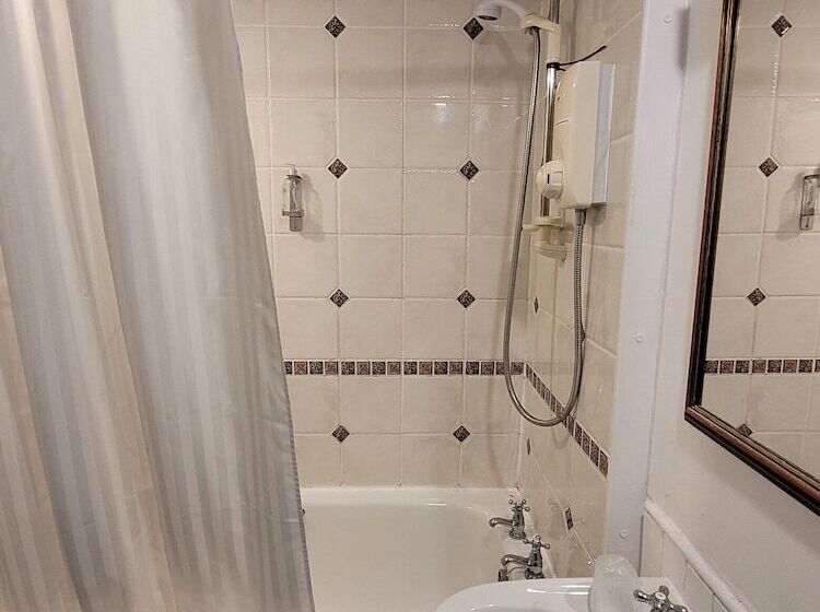 Отель The Bruce Inn