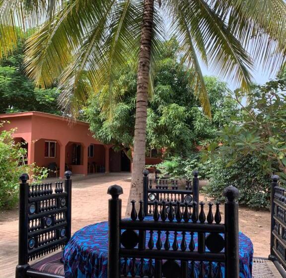 هتل The Gunjur Project Lodge