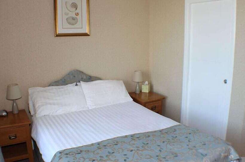 בית מלון כפרי The Southfield