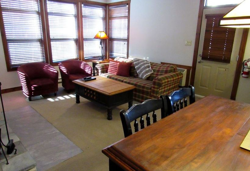 호텔 Tremblant Les Eaux By Les Suites