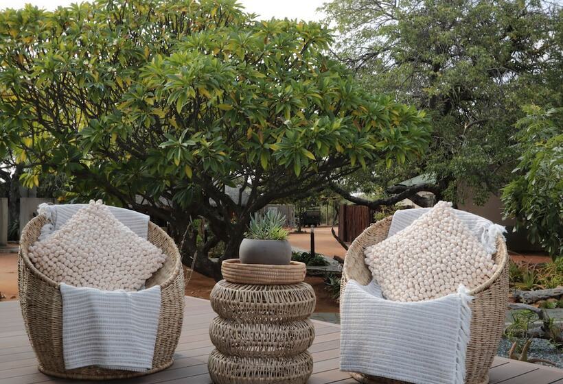 בית מלון כפרי Tshukudu Game Lodge