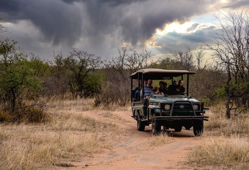 בית מלון כפרי Tshukudu Game Lodge