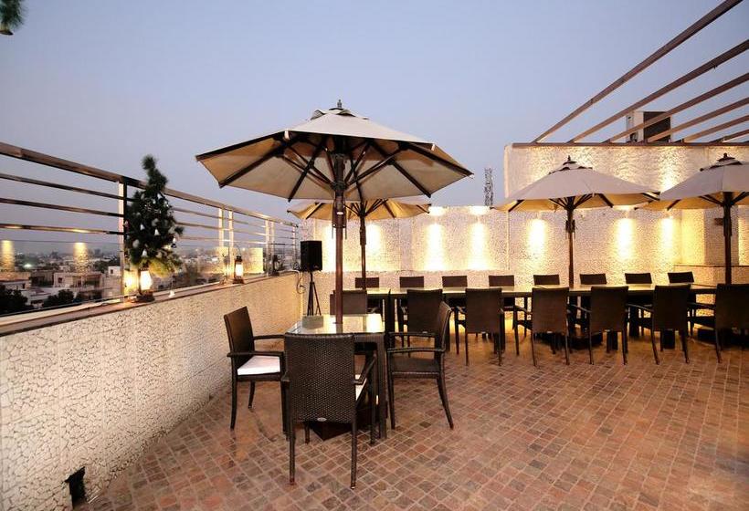 هتل ZO Rooms Iconic Panchkula Sector 11