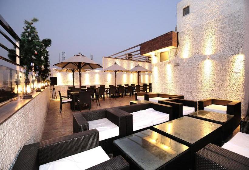 هتل ZO Rooms Iconic Panchkula Sector 11