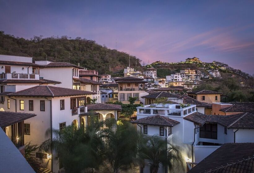 Las Catalinas Collection