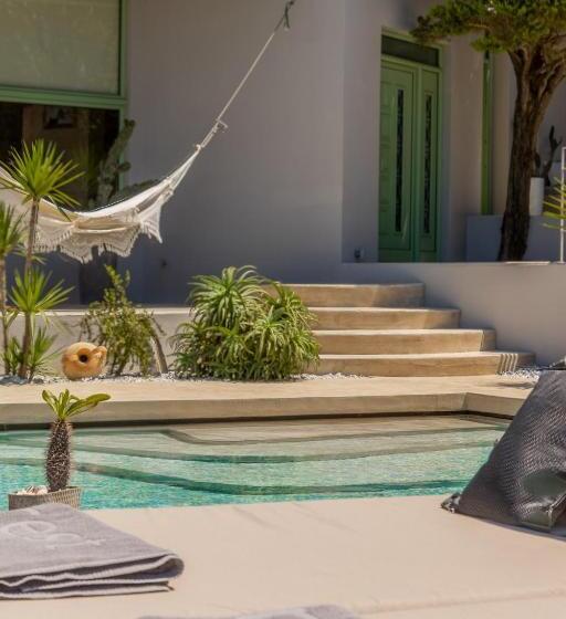 Mama La Roosa Luxury Retreat