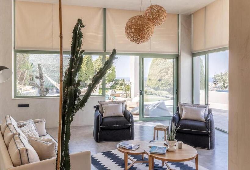 Mama La Roosa Luxury Retreat