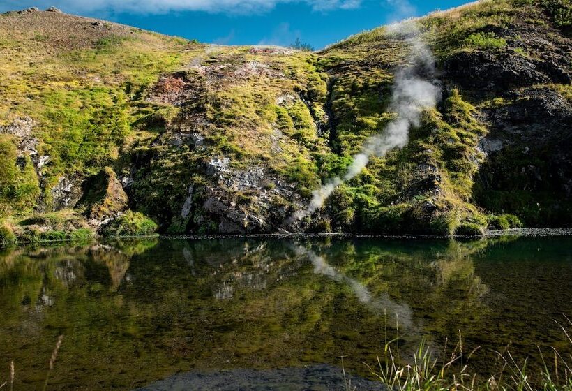 پانسیون Frost And Fire