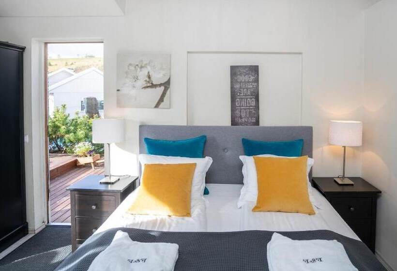 پانسیون Frost And Fire